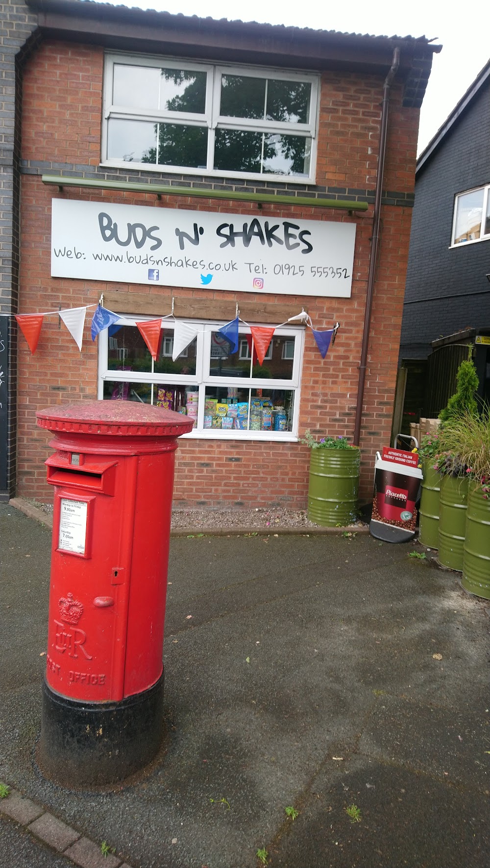Buds 'n' shakes